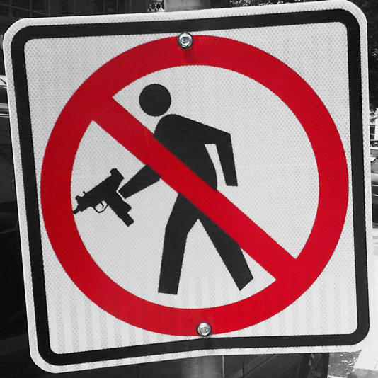 Strefy wolne od broni a liczba ofiar szkolnych strzelanin w USA